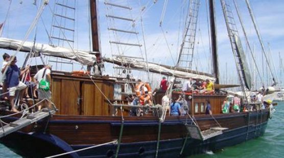 Klassischer Segelschiff –  Zweimaster
