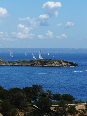 Yacht_charters_Mallorca-Bay_of_Palmak_(1).jpg